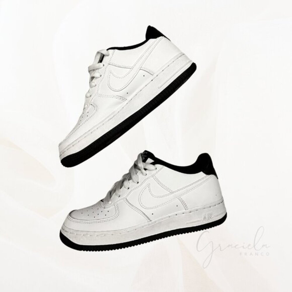 Nike Air Forces Unisex 1 ESS Low (GS) White Black Sneakers USED Size 5Y/ 6.5W